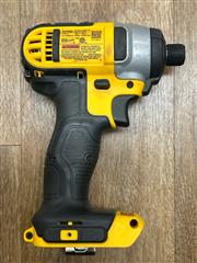 DEWALT DCF885